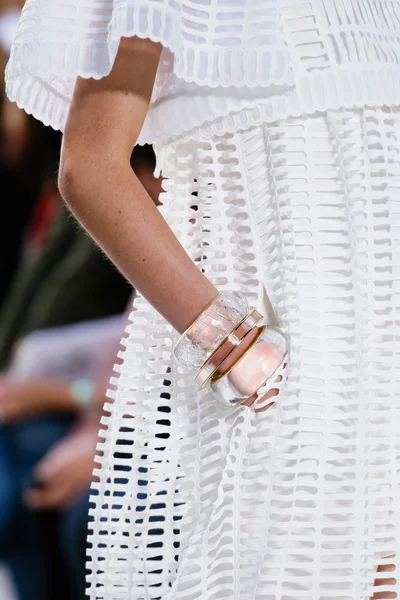 Look 27